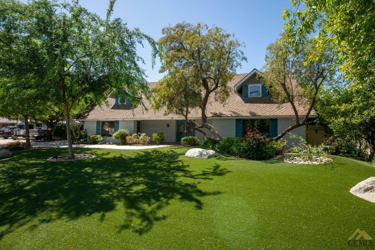 Property Photo:  909 Vista Verde Way  CA 93309 