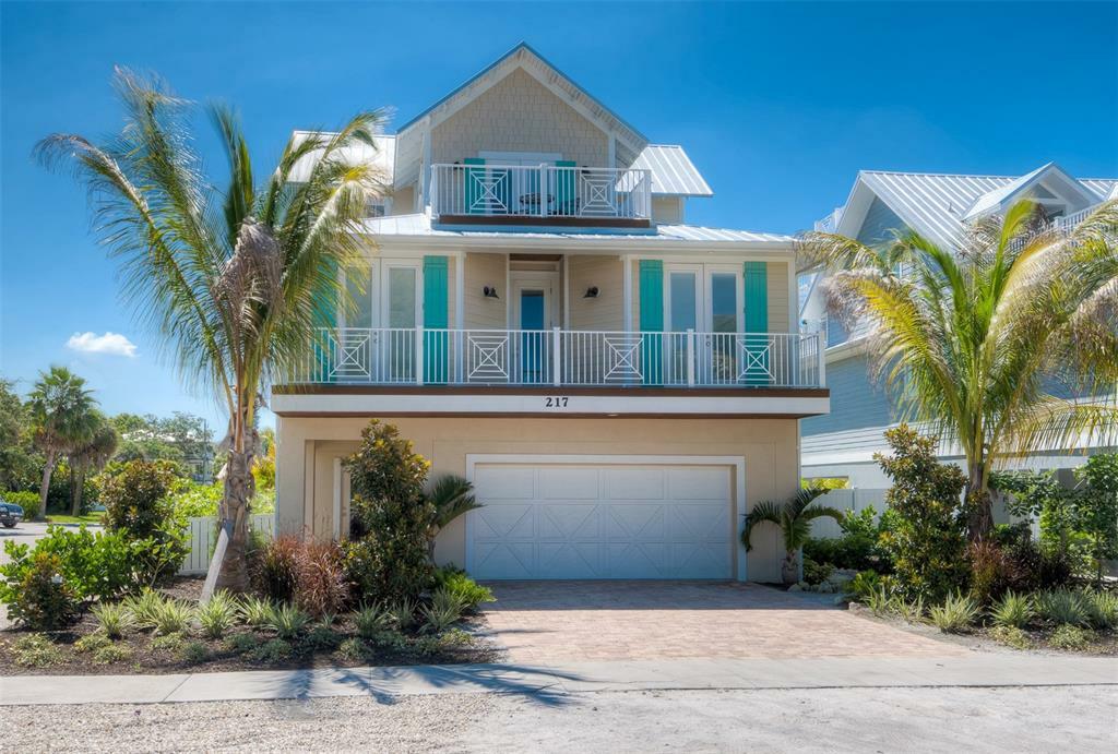 Property Photo: 217 Magnolia Avenue FL 34216