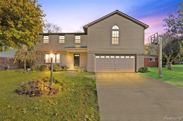 Property Photo:  910 Jeffrey Drive  MI 48167 