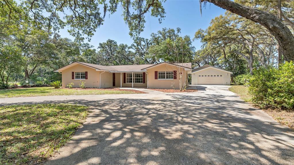 Property Photo:  9935 Lakeview Drive  FL 34654 