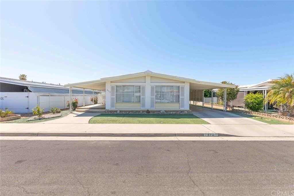 Property Photo:  973 Via Del Mesa  CA 92543 