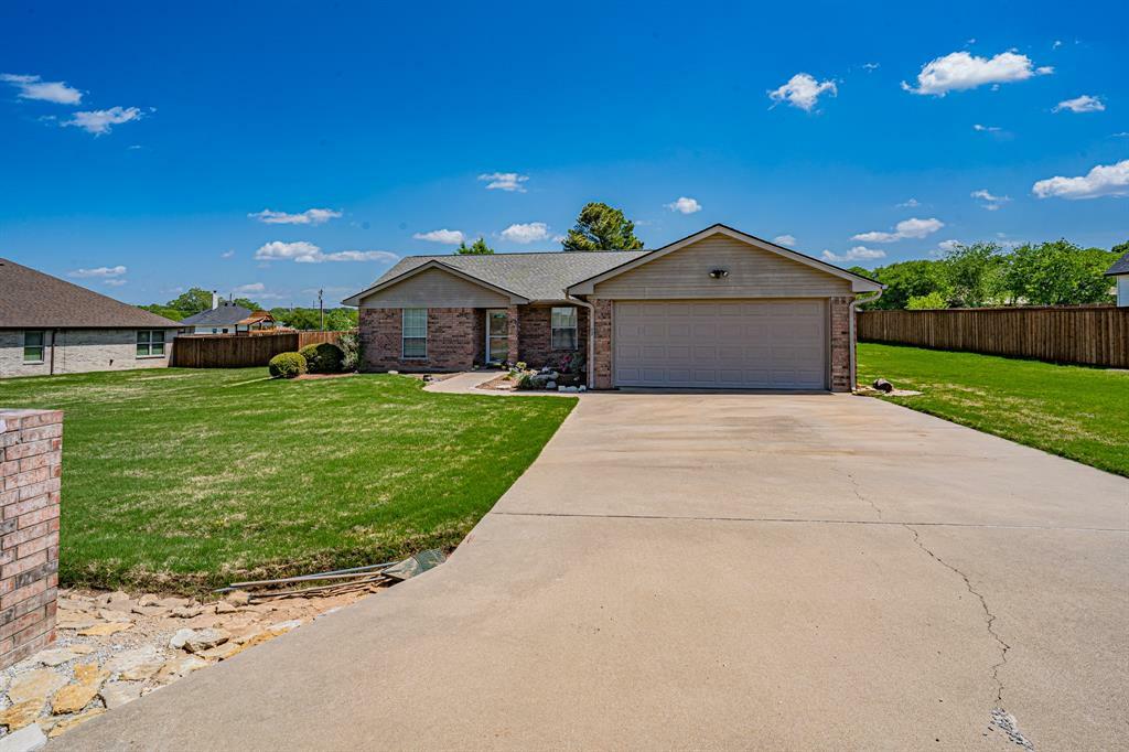 Property Photo:  1321 W Chippewa Trail  TX 76048 