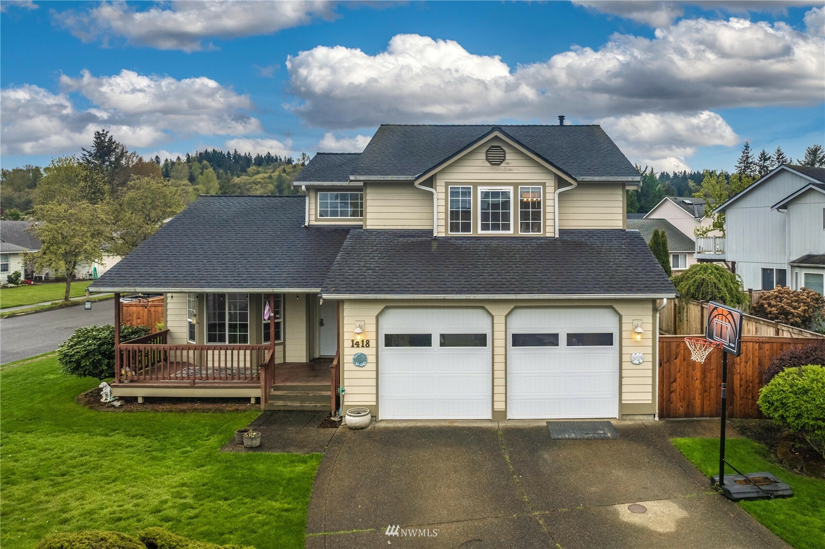 Property Photo: 1418 Park Avenue WA 98372