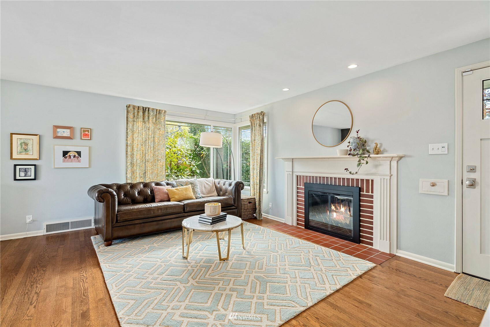 Property Photo: 2706 W Elmore Street WA 98199