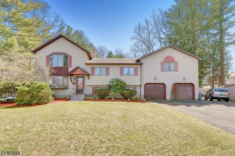 Property Photo:  5 Longview Ct  NJ 07463 