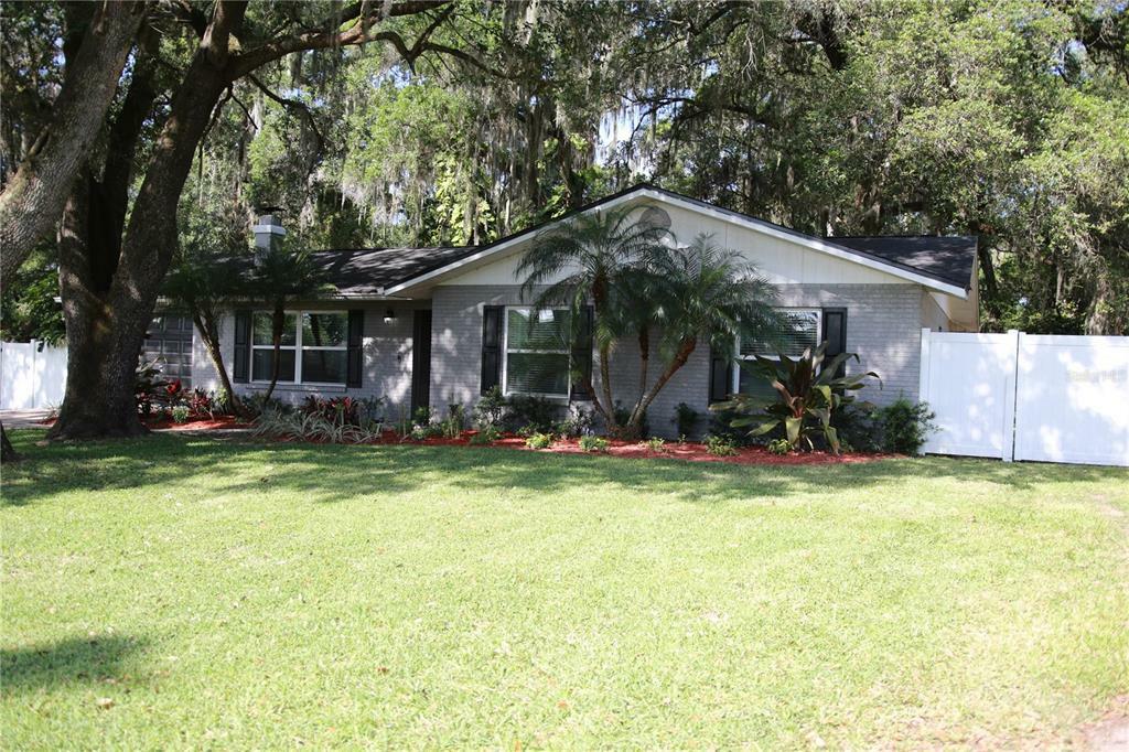 Property Photo:  124 Goins Drive  FL 33584 