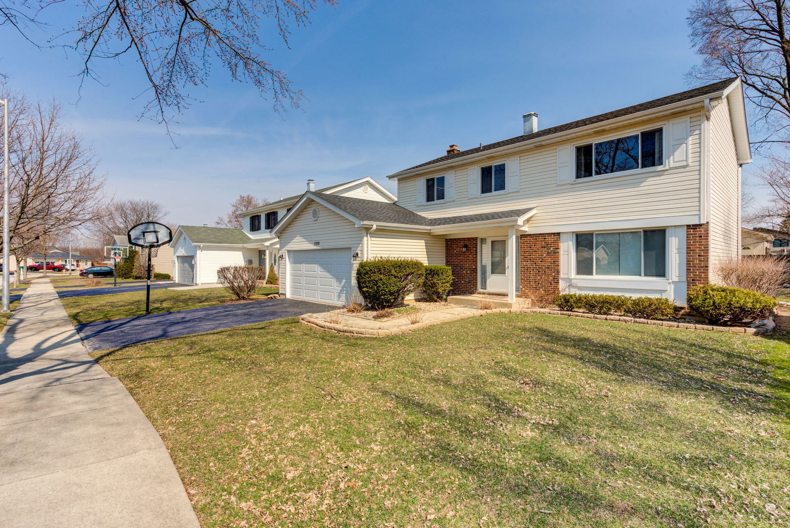 Property Photo: 1120 Hunter Street IL 60148