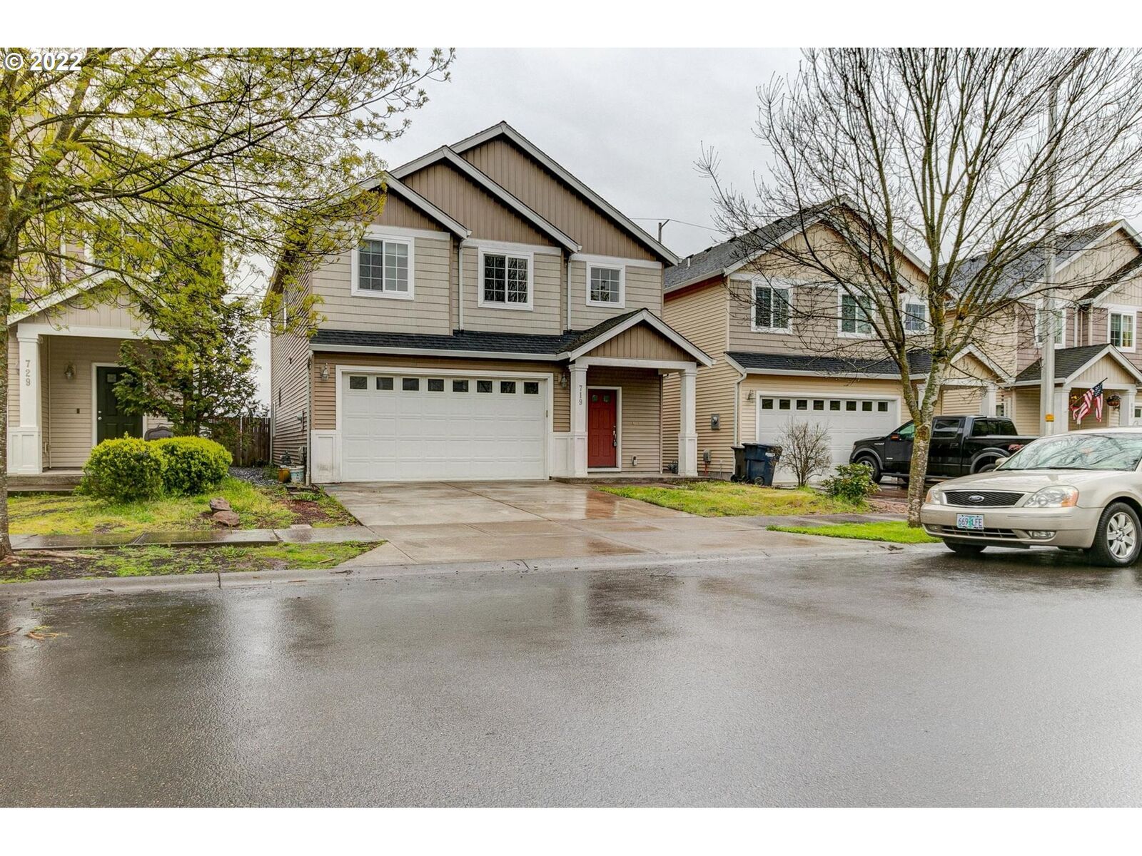 Property Photo: 719 Morning Glory Dr OR 97351