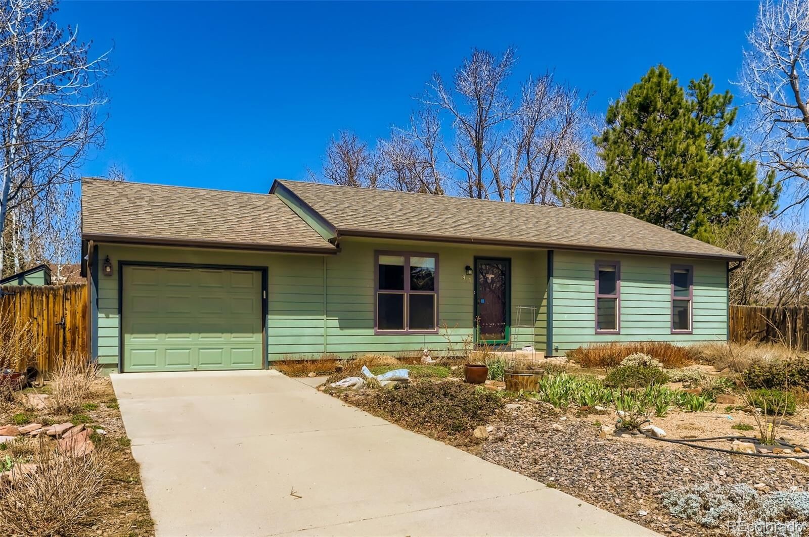 Property Photo: 961 W Maple Court CO 80027