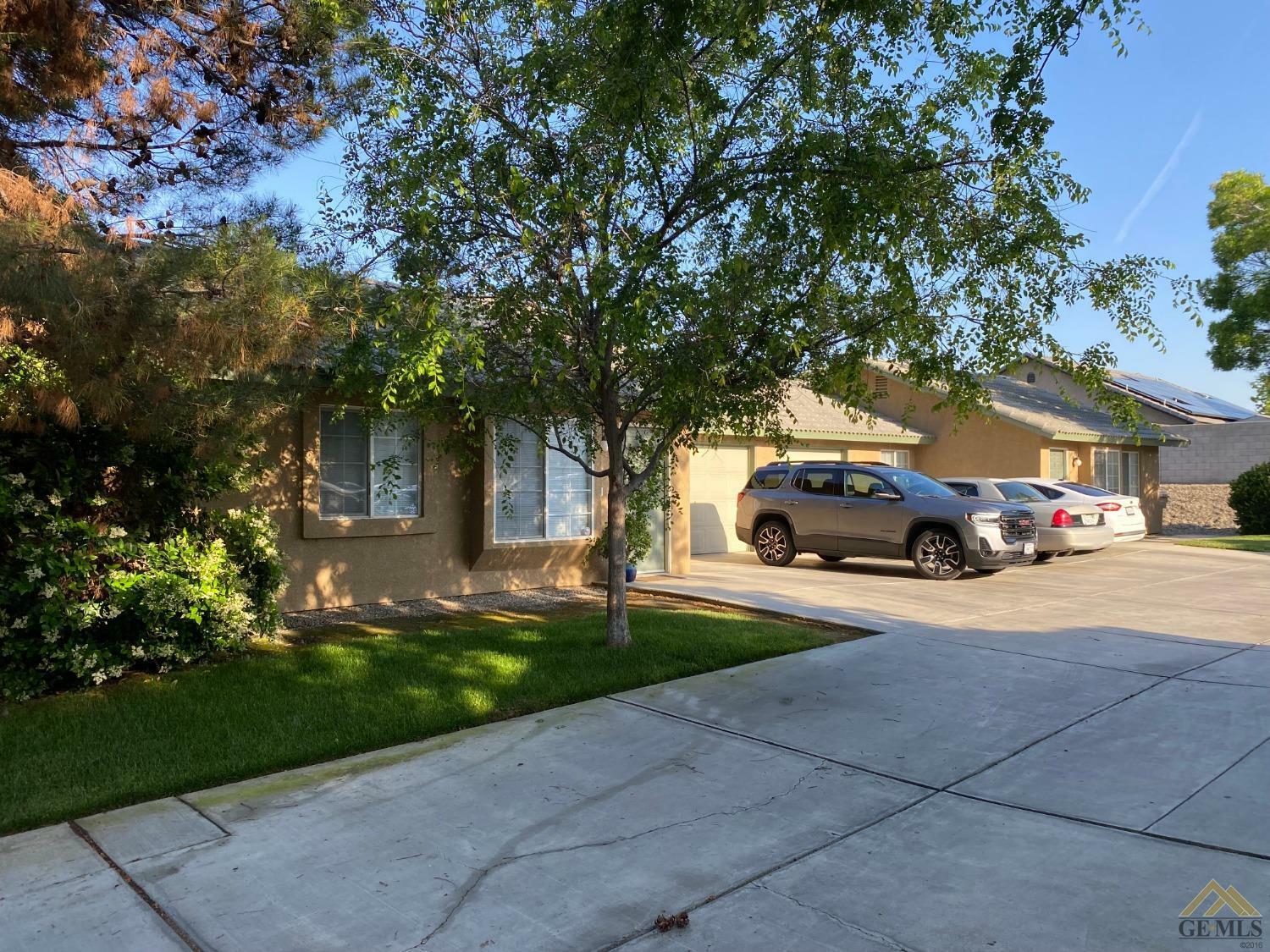 Property Photo:  736 Greenwood Meadow Lane  CA 93308 