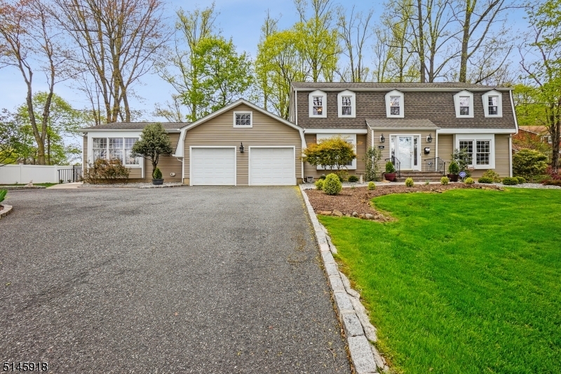 Property Photo:  20 Old Forge Ln  NJ 07922 