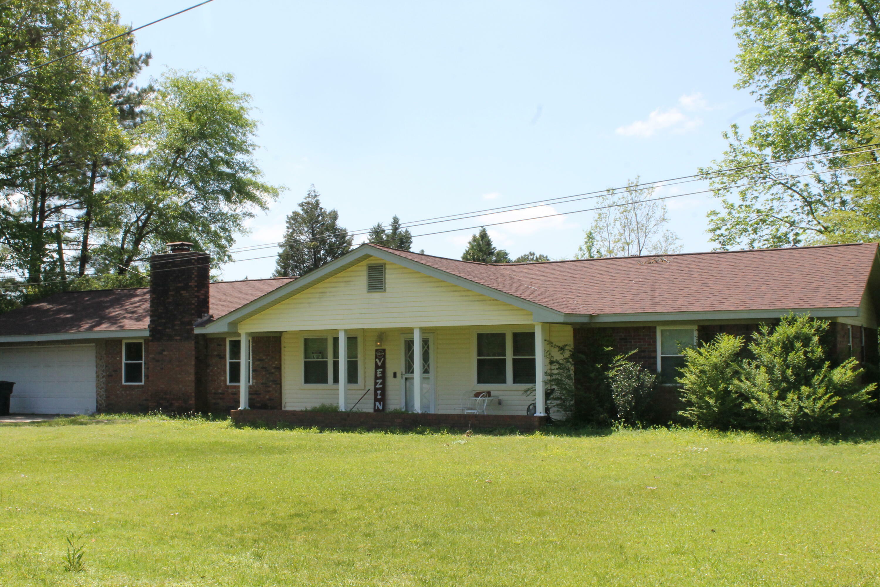 Property Photo:  104 Stuart Dr  MS 39766 