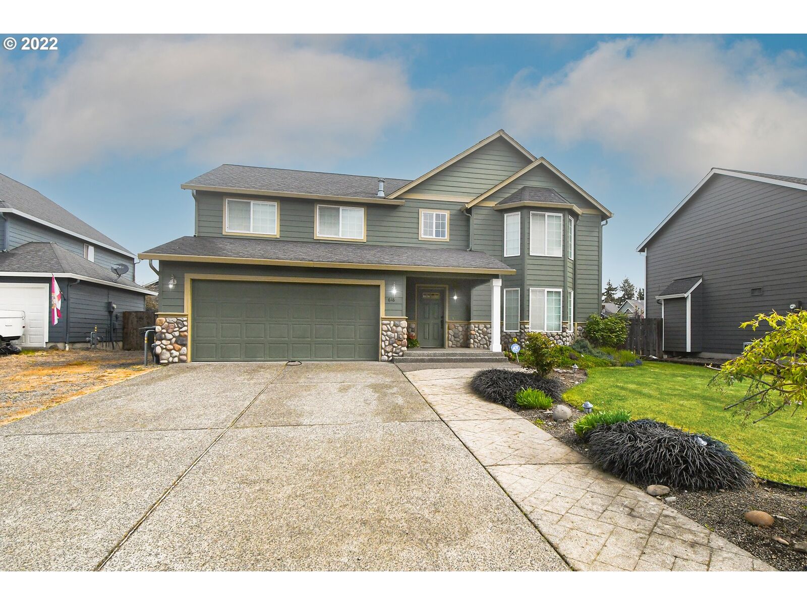 Property Photo:  618 Marty Loop  WA 98674