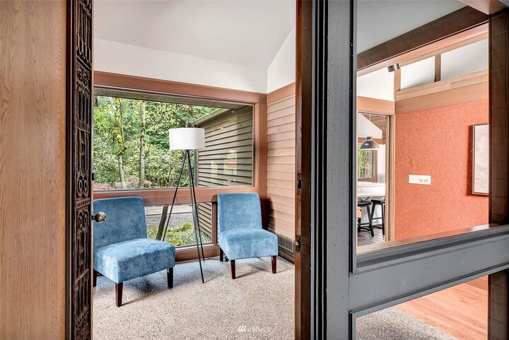 Property Photo:  4242 W Mercer Way  WA 98040 