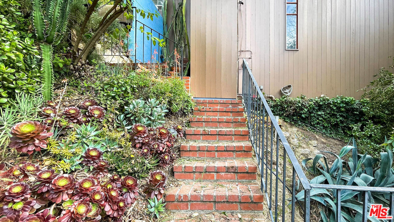 Property Photo: 10308 Seabury Ln CA 90077