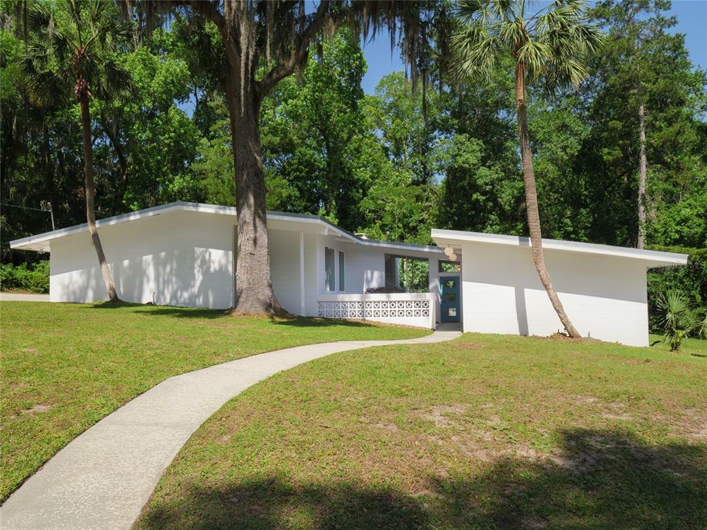 Property Photo:  724 NW 40th Terrace  FL 32607 