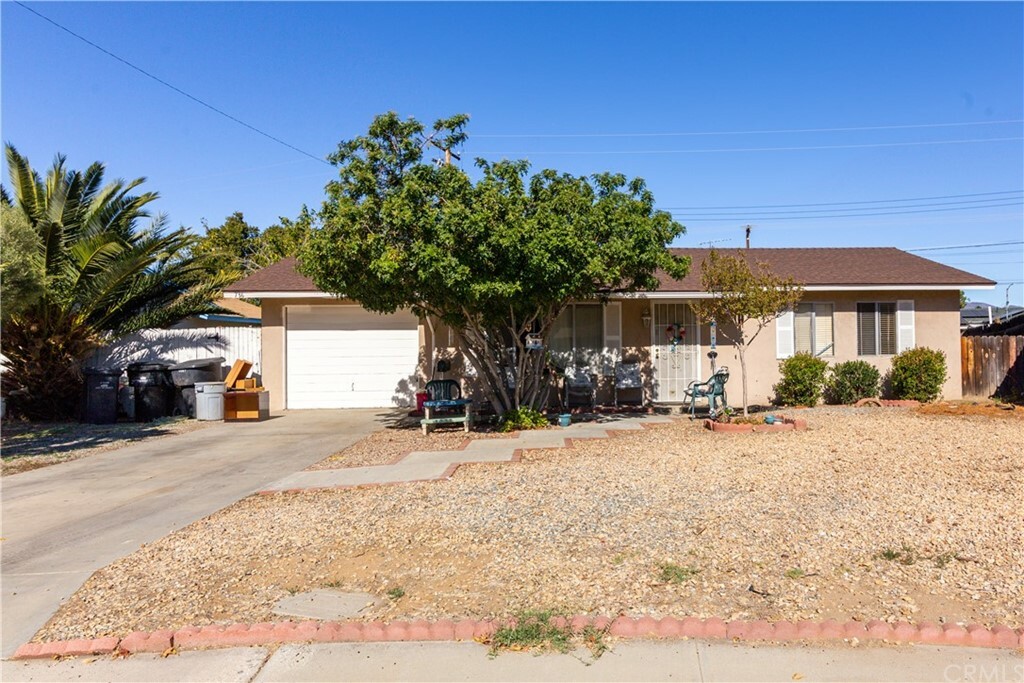 Property Photo:  736 Vista De Loma  CA 92543 