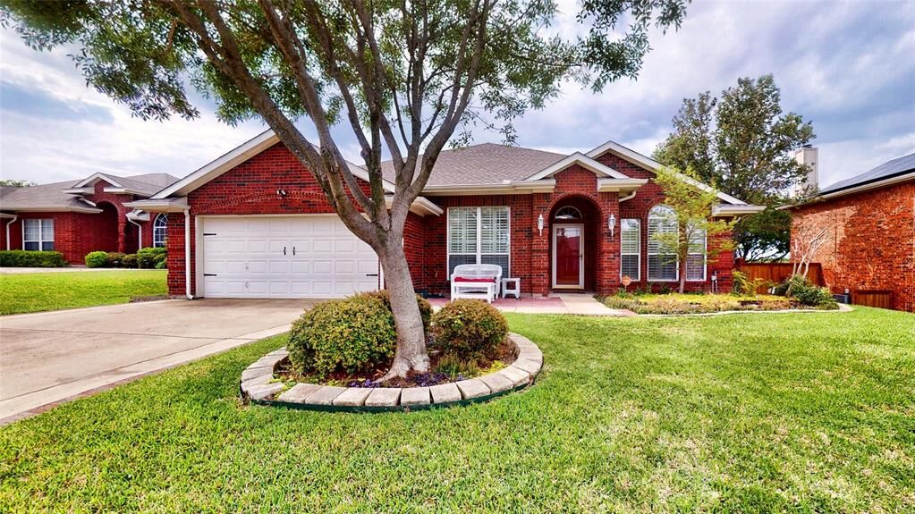 Property Photo: 1510 Ashbourne Drive TX 75087