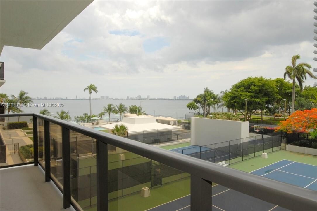 Property Photo: 600 NE 36th St 304 FL 33137