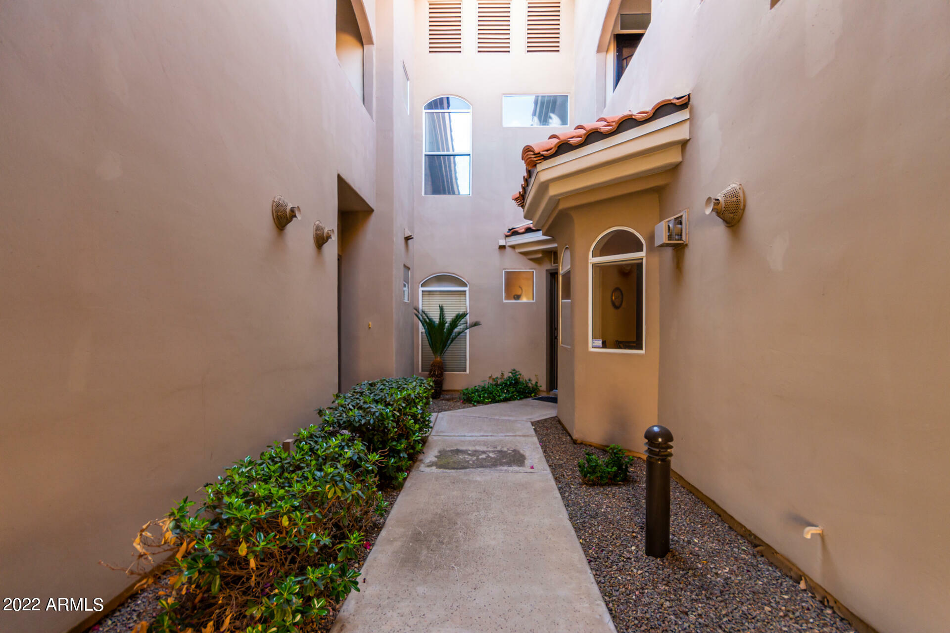 Property Photo:  8653 E Royal Palm Road 1002  AZ 85258 