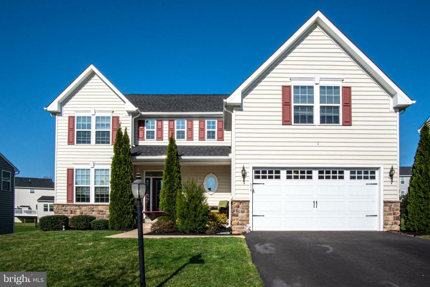 Property Photo:  614 Hartzel Way  PA 18960 