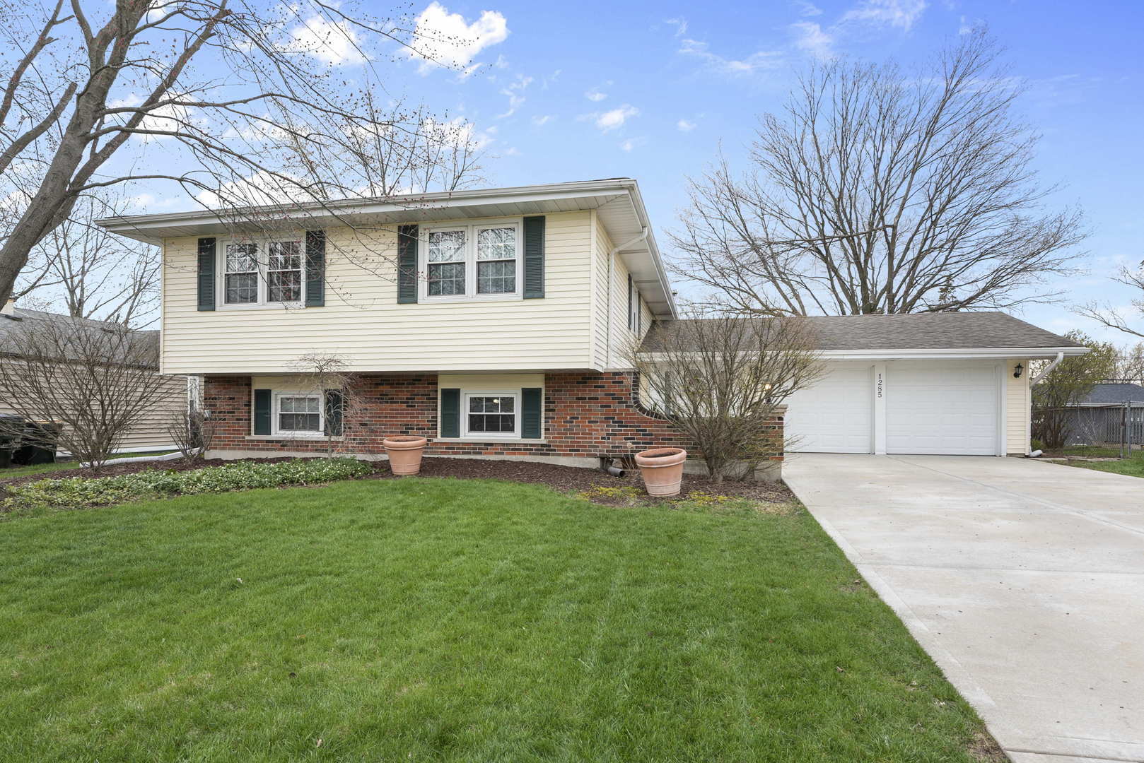 Property Photo:  1285 Mayfield Lane  IL 60169 