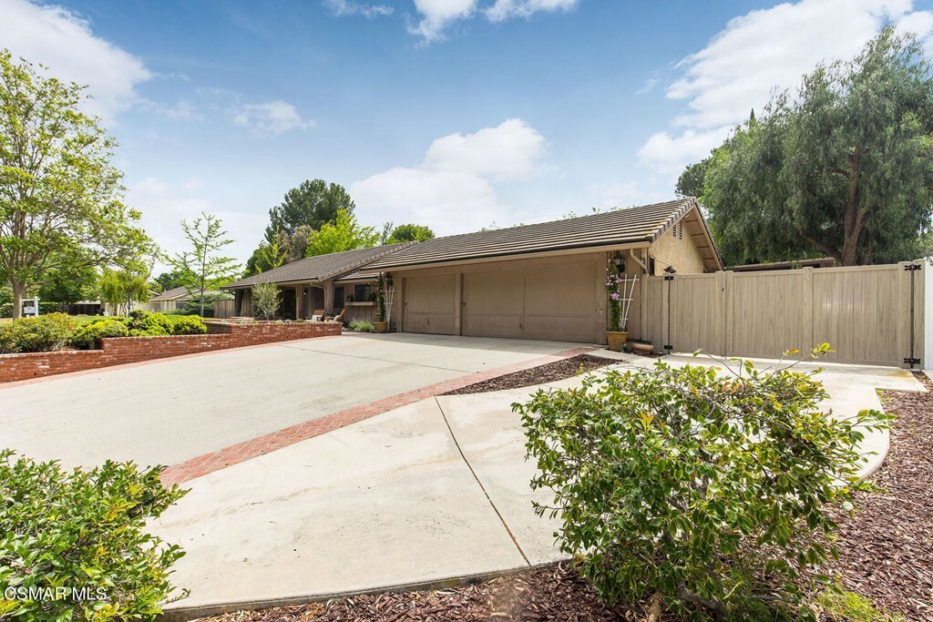 Property Photo:  1362 Equestrian Avenue  CA 91360 