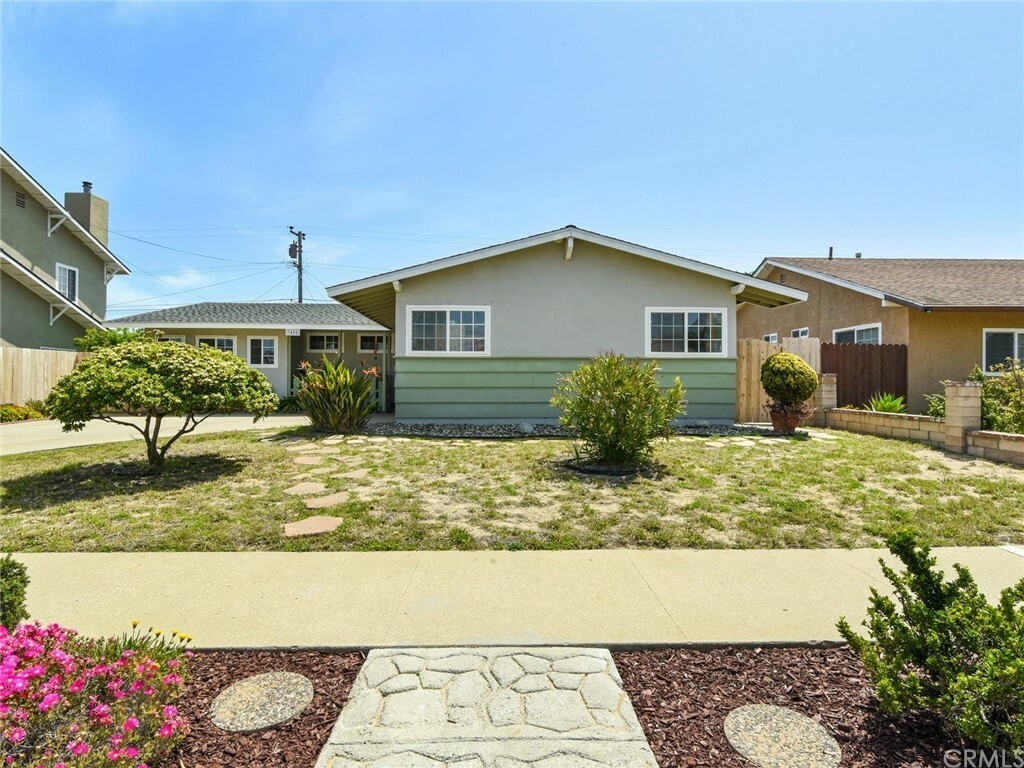 Property Photo:  3452 Via Arnez  CA 93436 