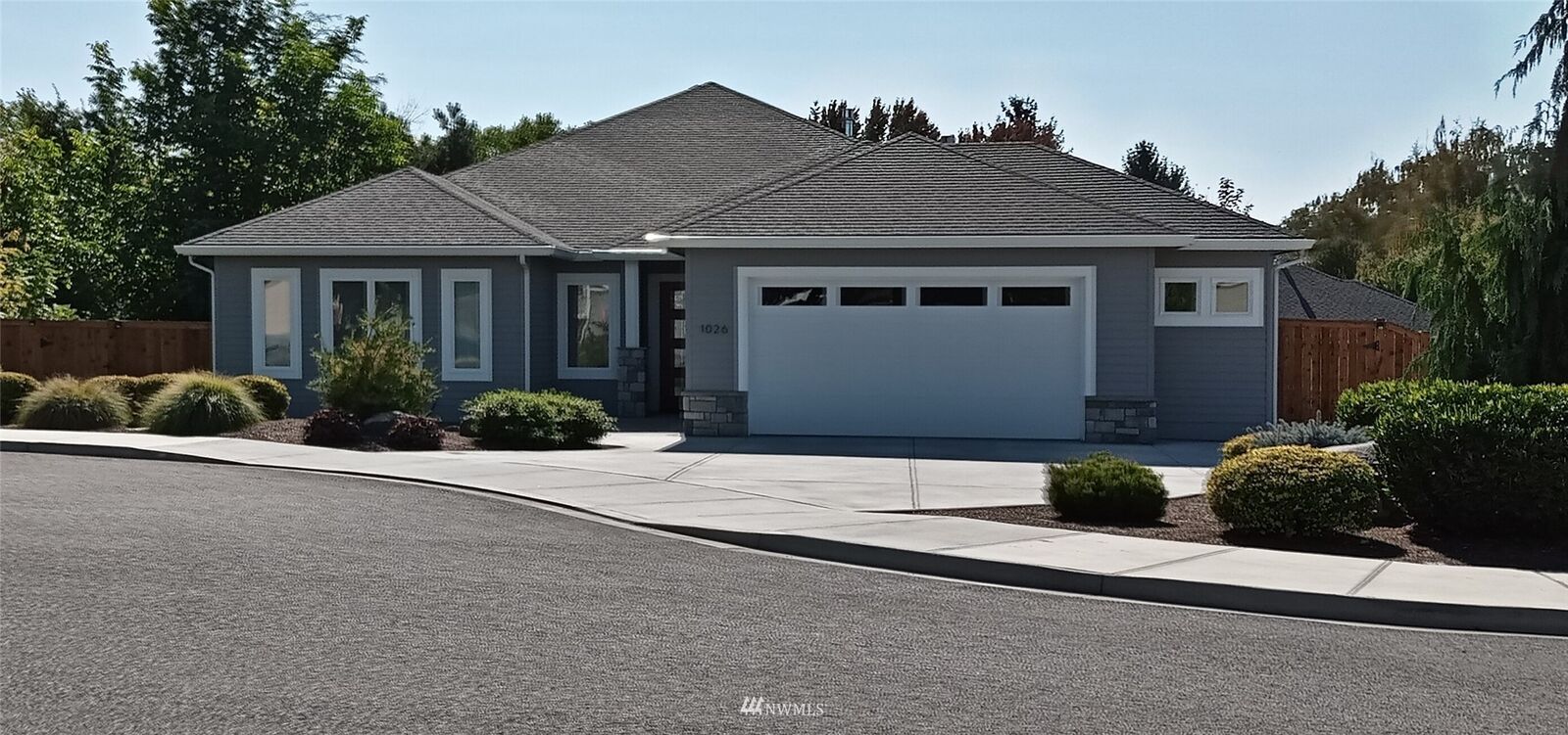 Property Photo: 1026 Home Court WA 99362