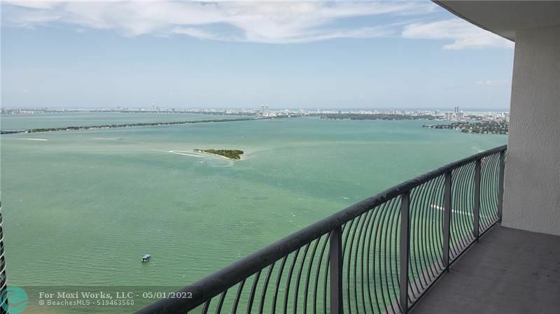 Property Photo: 1750 N Bayshore Dr 4905 FL 33132