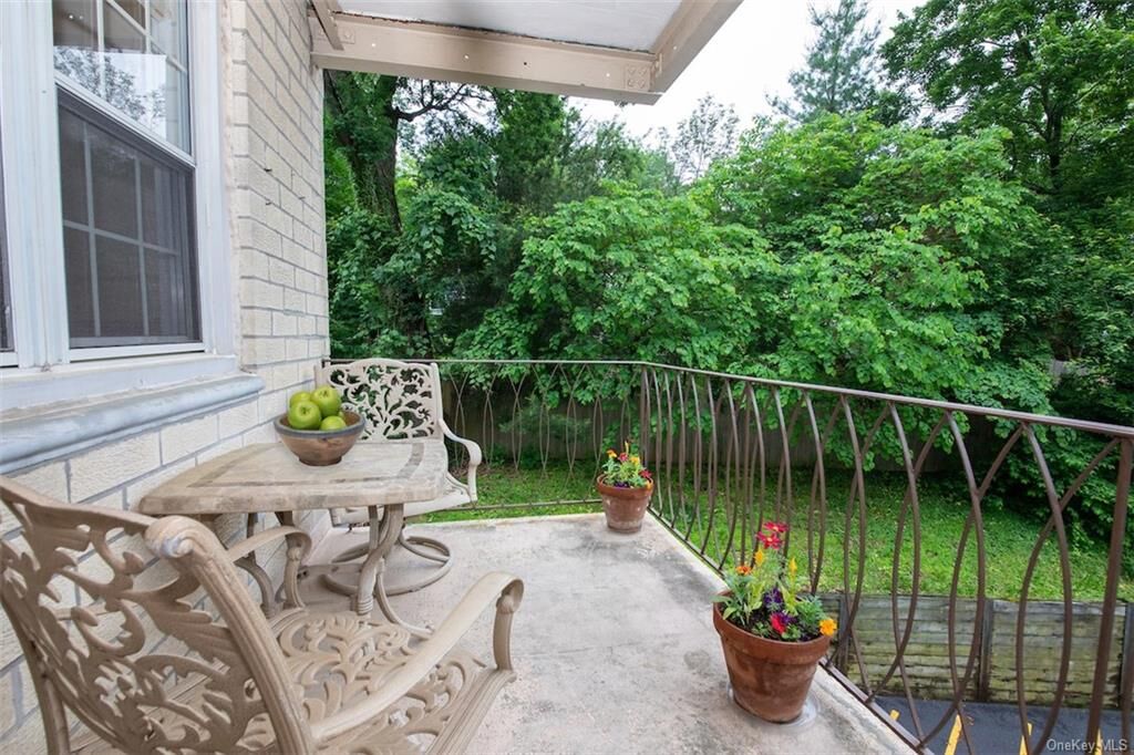 Property Photo:  445 Broadway 1N  NY 10706 
