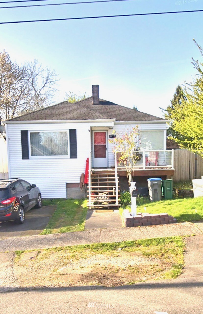 Property Photo:  1927 10th  WA 98337 