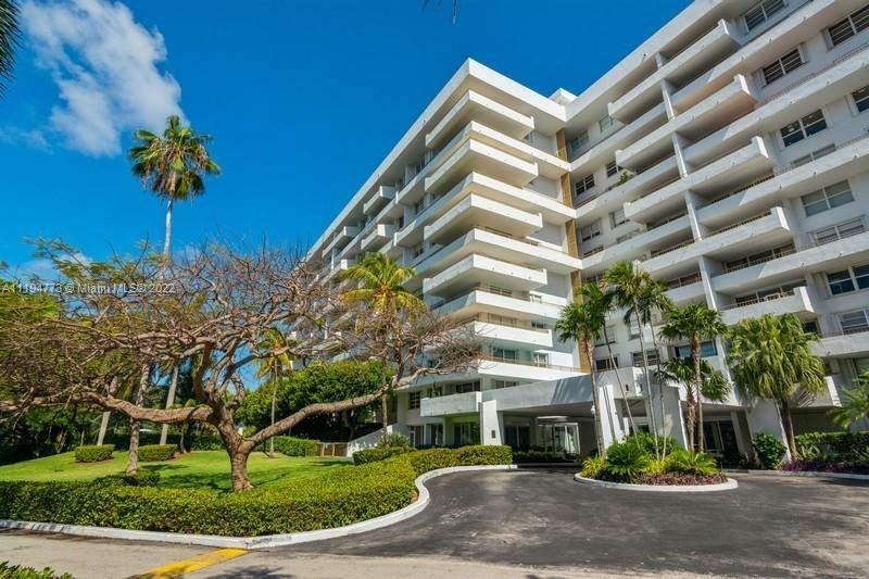 Property Photo:  155 S Ocean Lane Dr 203  FL 33149 