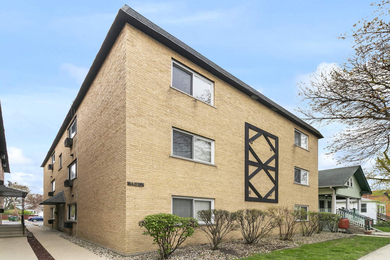 Property Photo: 1130 Dunlop Avenue 2C IL 60130