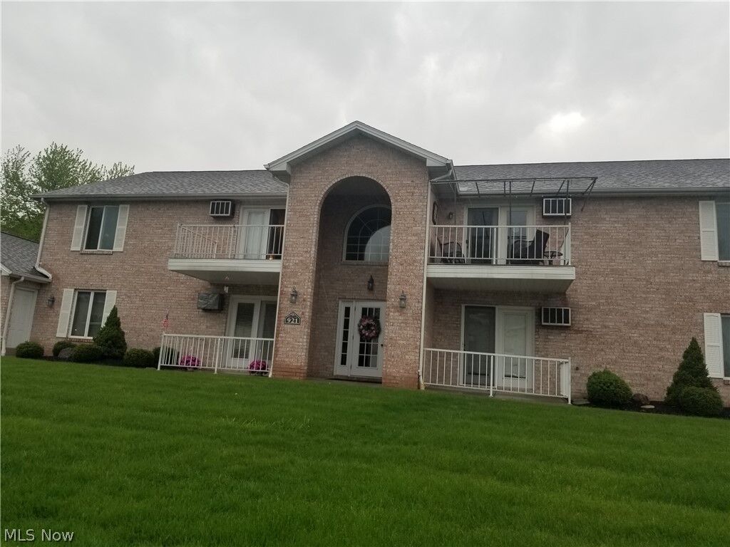 Property Photo:  921 Auburn Hills Drive 3  OH 44512 