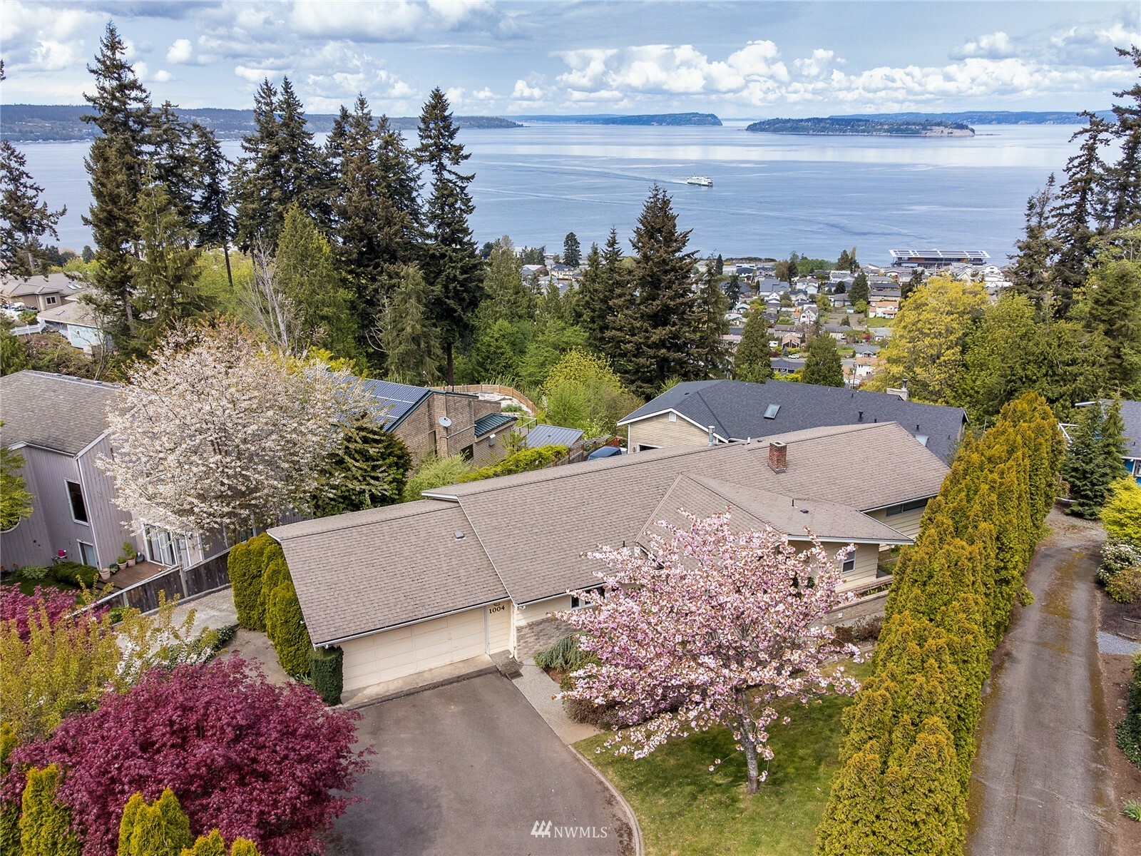 Property Photo:  1004 8th Street  WA 98275 