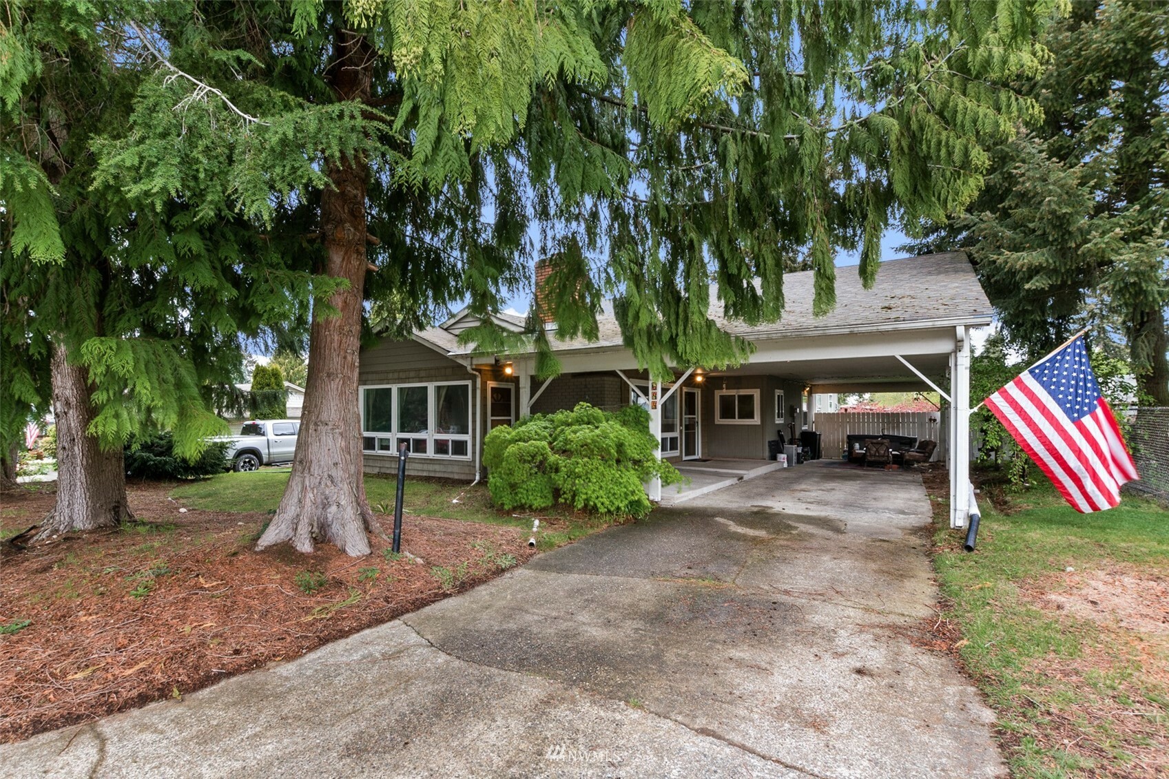 Property Photo:  644 S 189th Street  WA 98148 