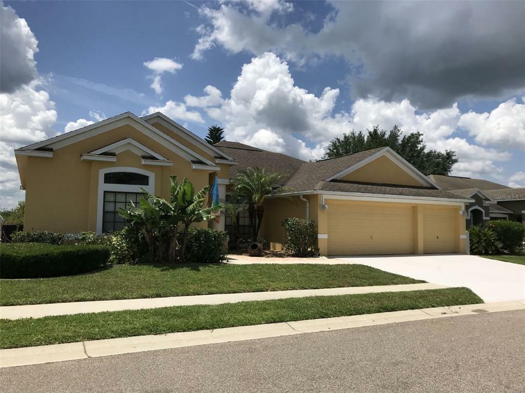 Property Photo: 327 Coventry Road FL 33897