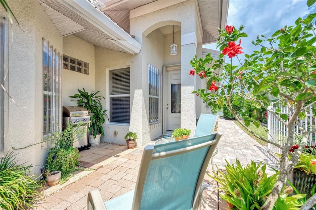 Property Photo:  1070 Topelis Drive  FL 34223 