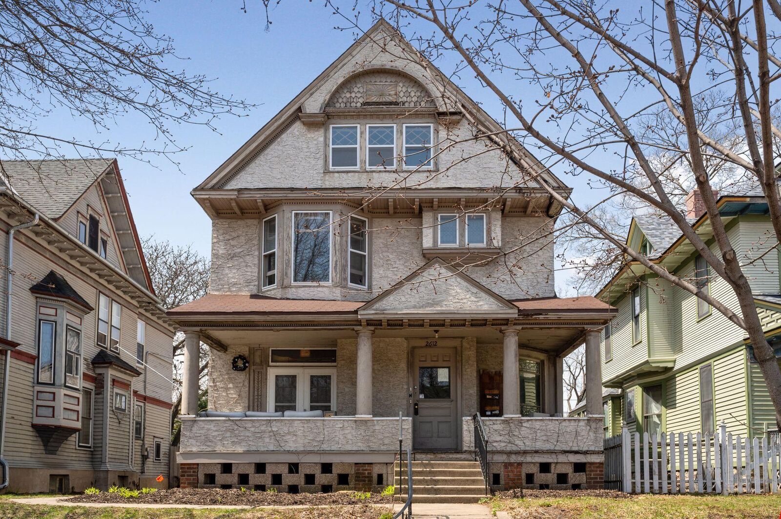 Property Photo:  2612 Colfax Avenue S  MN 55408 