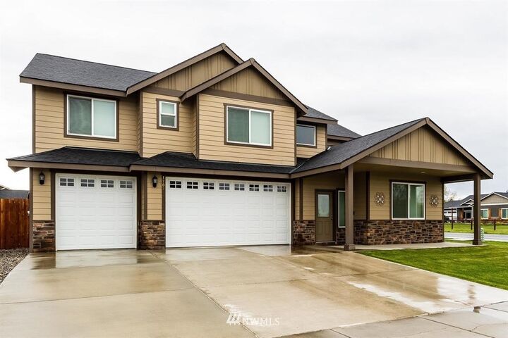 Property Photo: 1707 E Sparrow Knoll Avenue WA 98926