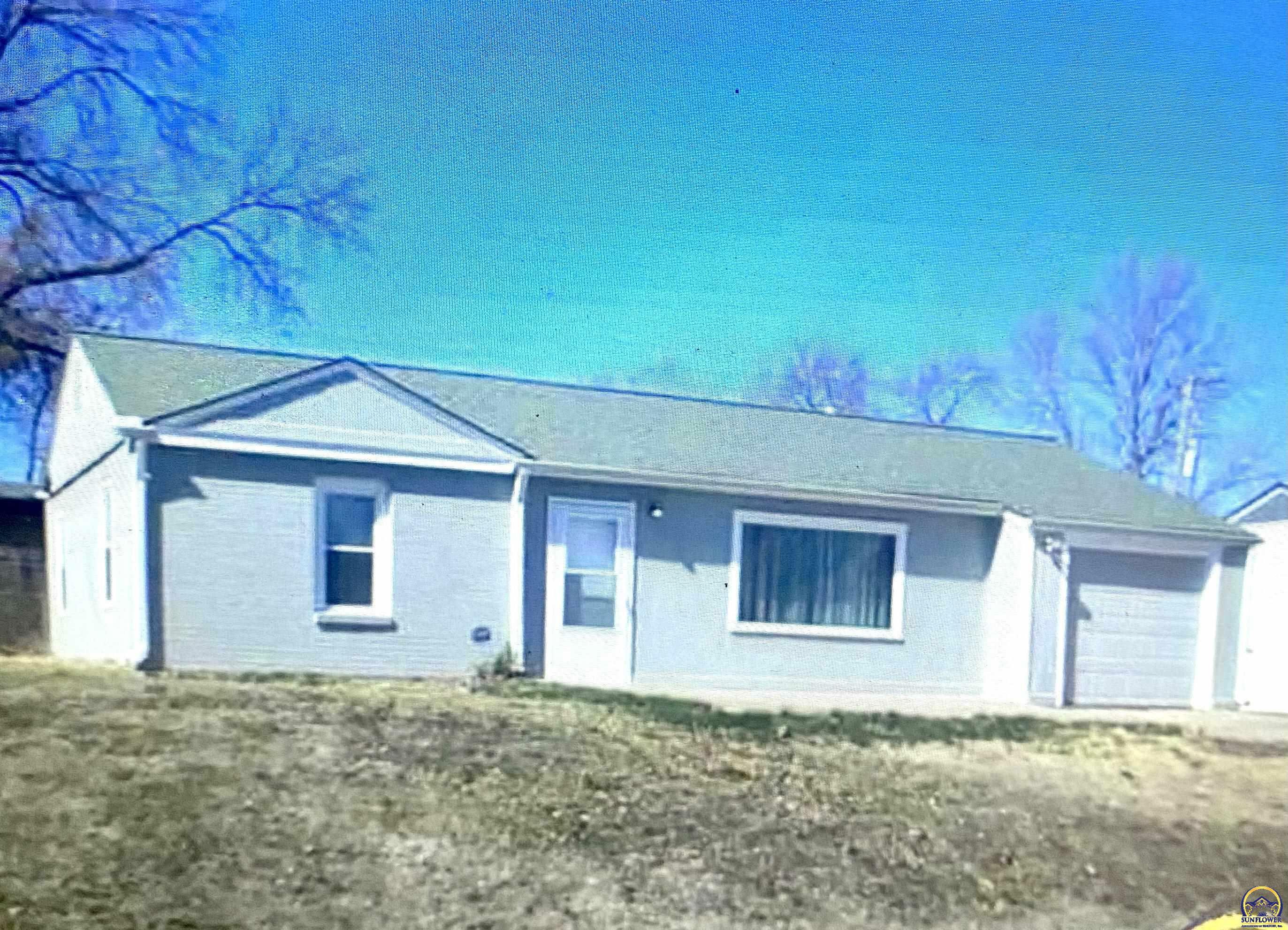 Property Photo:  2313 SW Morningside Rd  KS 66614 