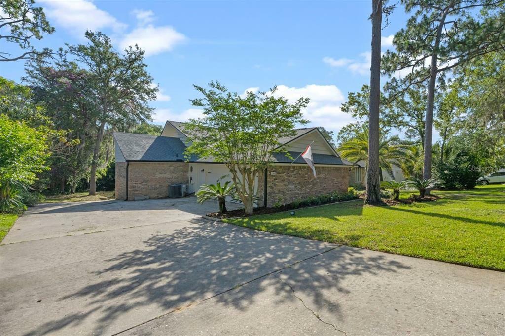 Property Photo:  209 Thistlewood Circle  FL 32779 