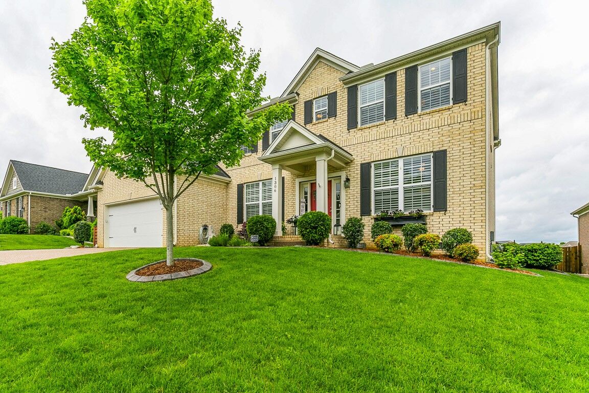 Property Photo:  1306 Drury Ln  TN 37122 