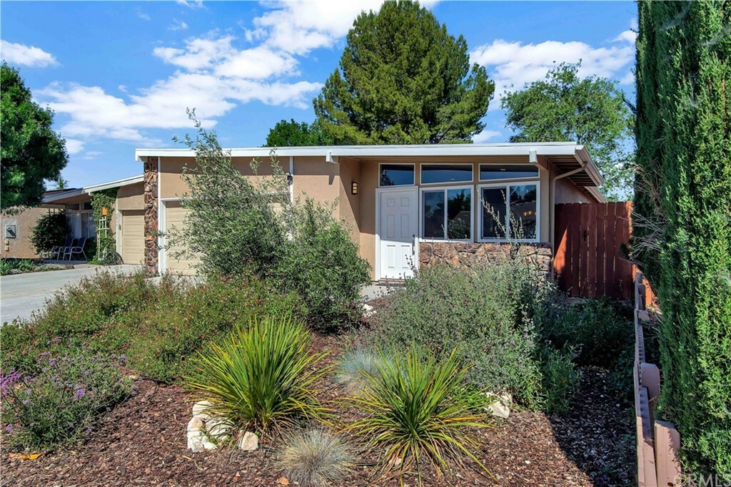 Property Photo:  1707 Lark Ellen Drive  CA 93446 