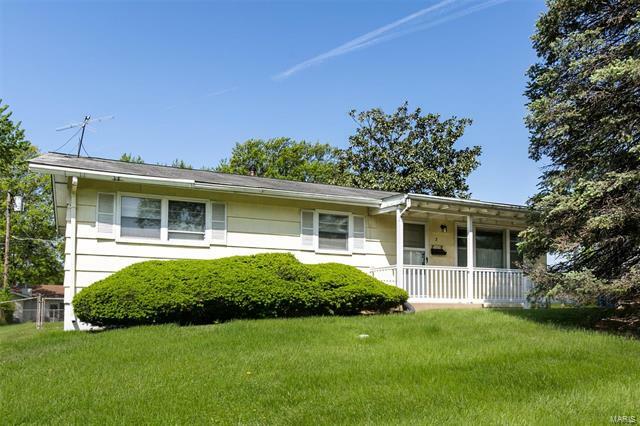 Property Photo:  7 Forestwood Drive  MO 63135 