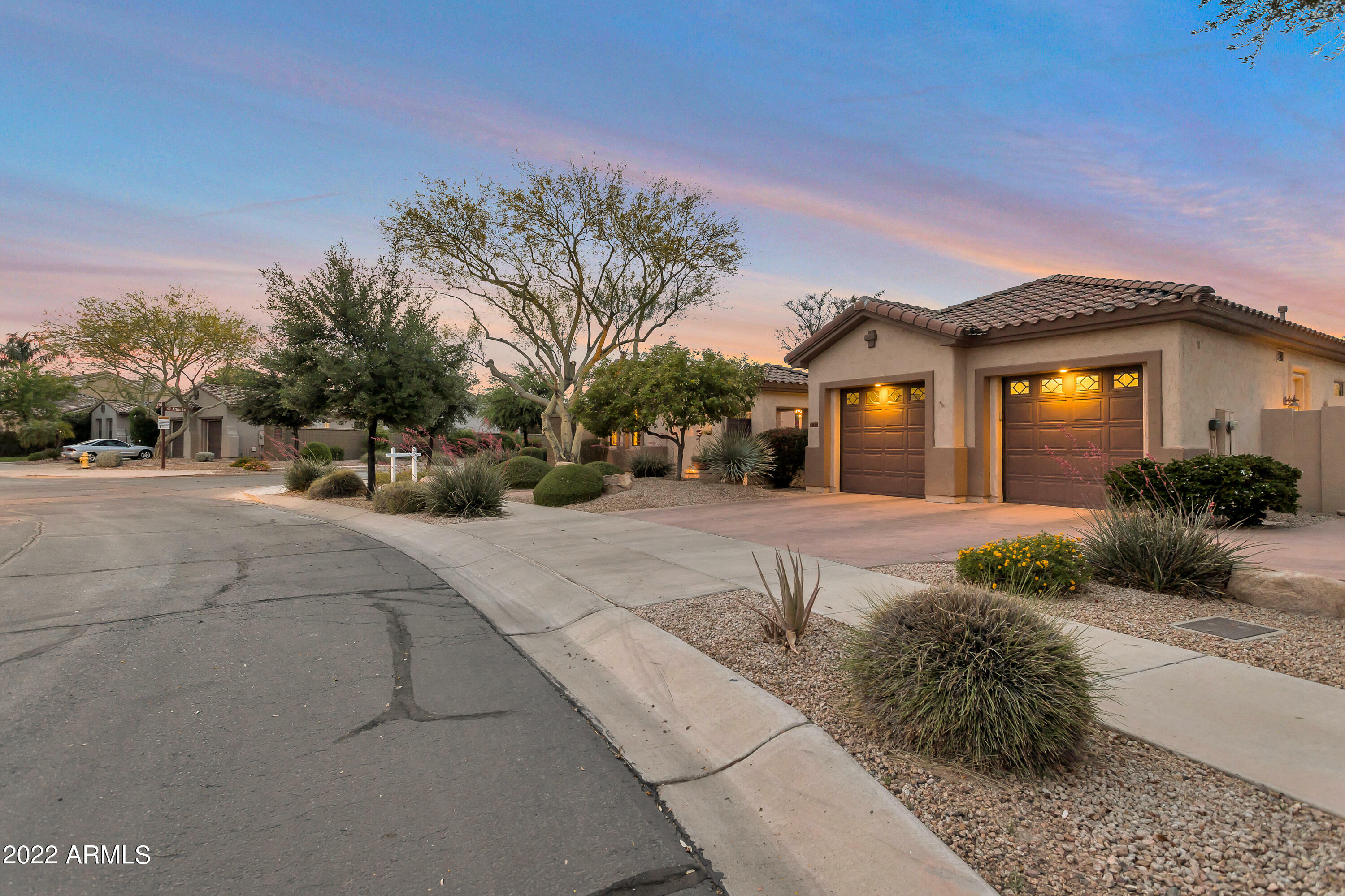 Property Photo:  876 W Elm Court  AZ 85340 