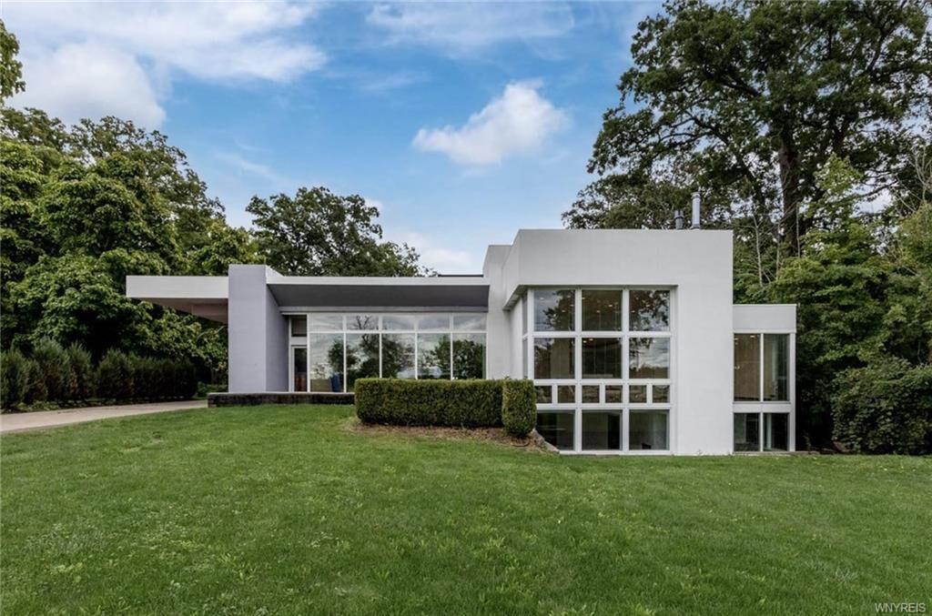 Property Photo:  2025 West River Road  NY 14072 