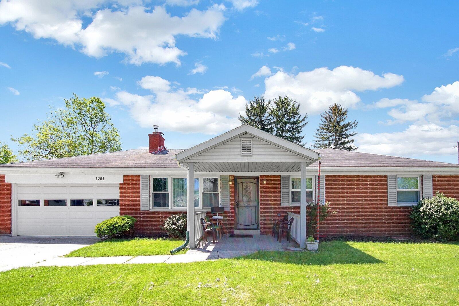 Property Photo:  4203 Seigman Avenue  OH 43213 