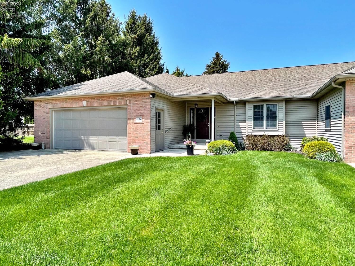 Property Photo: 19 Kennat Boulevard OH 44883